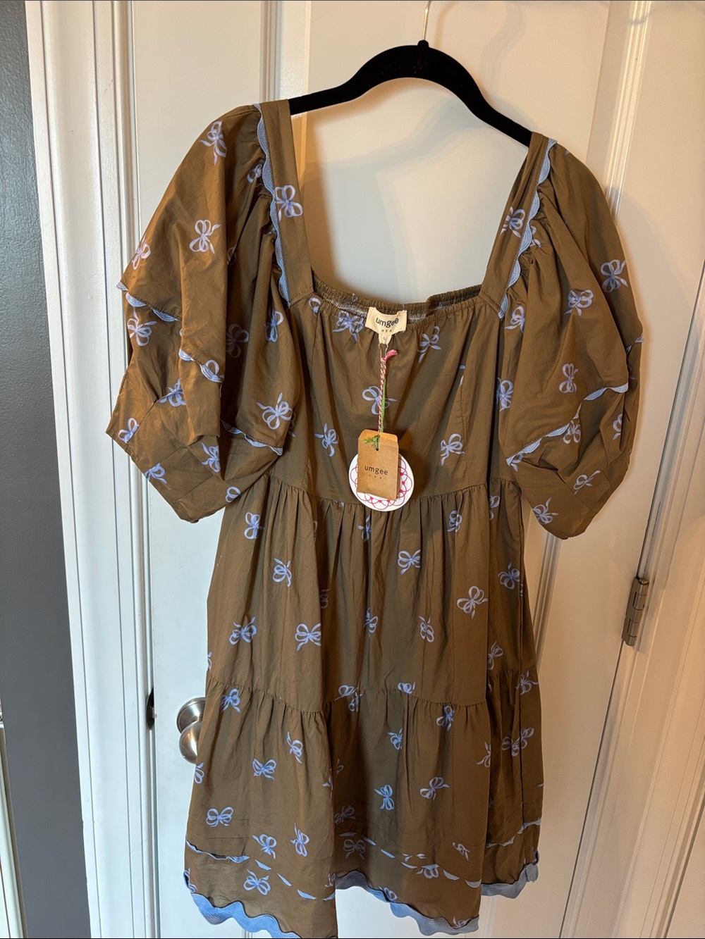 Women’s NWT (Umgee) Olive Brown Puff-Sleeve Bow Print Dress